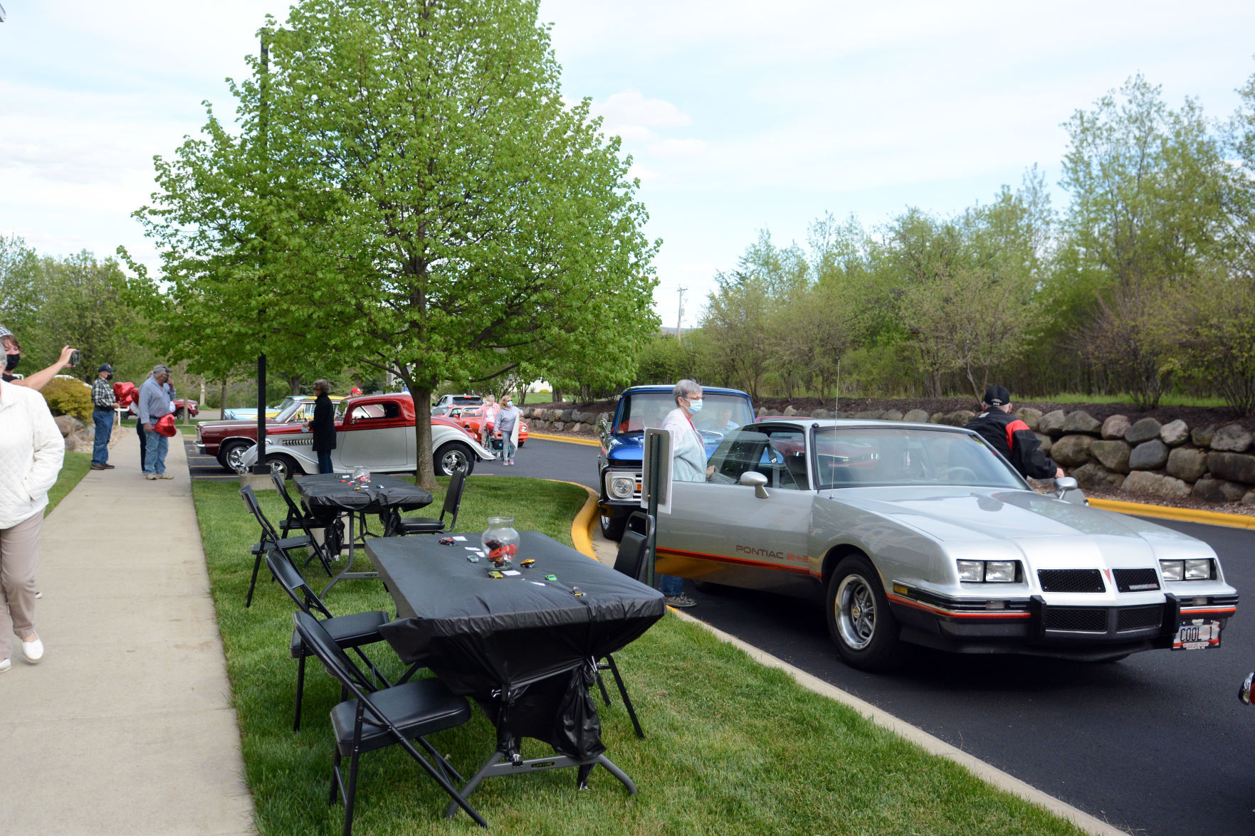 Oak Park Place classic car parade